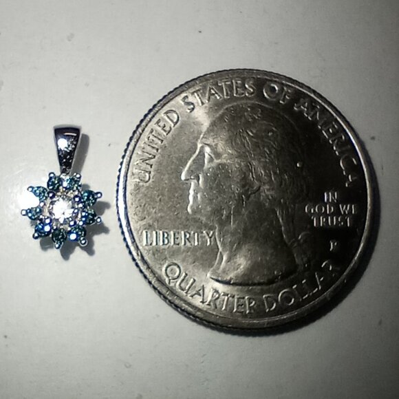 14Kt White Gold Blue & White Diamond Star Pendant - Picture 2 of 4